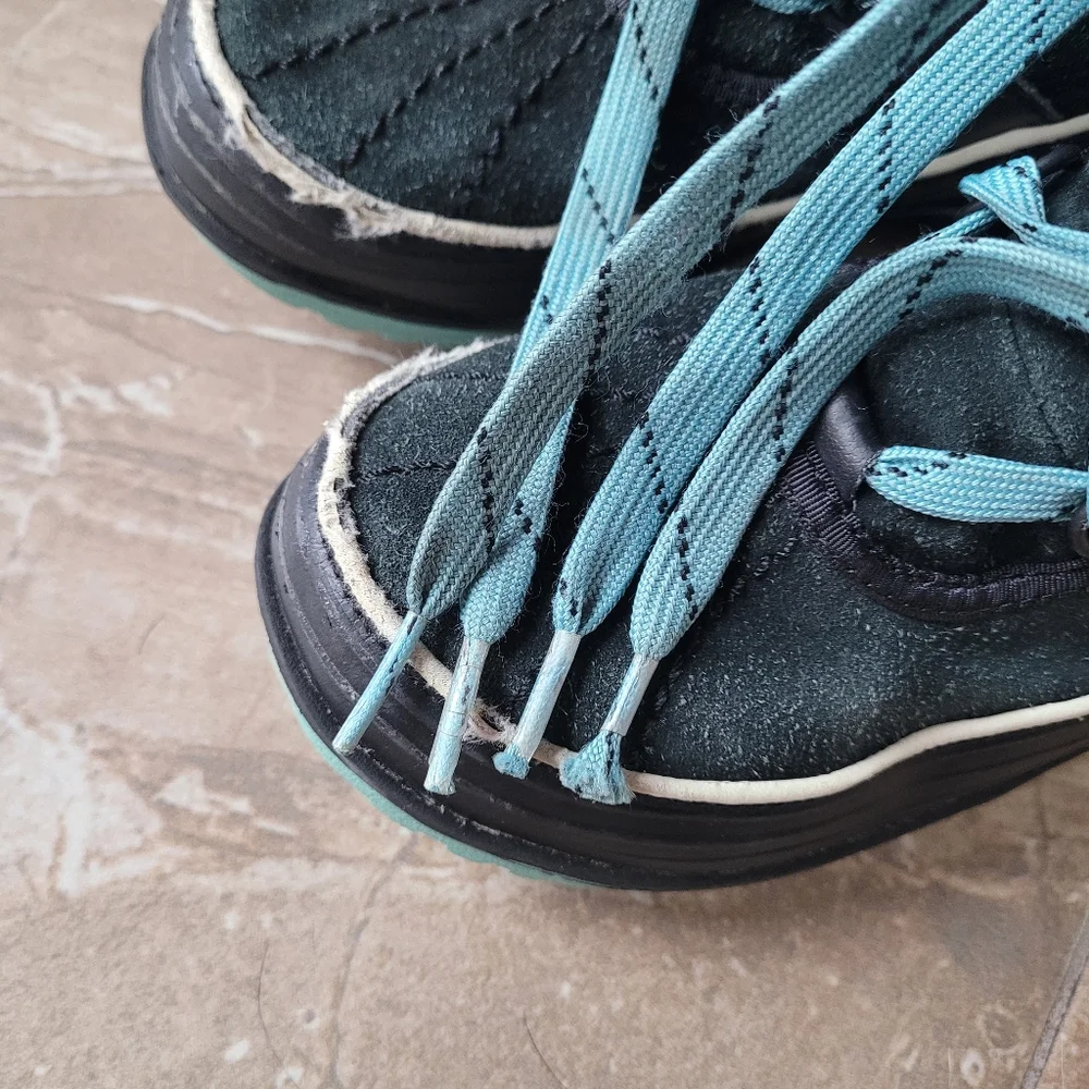 Sorel youth tivoli